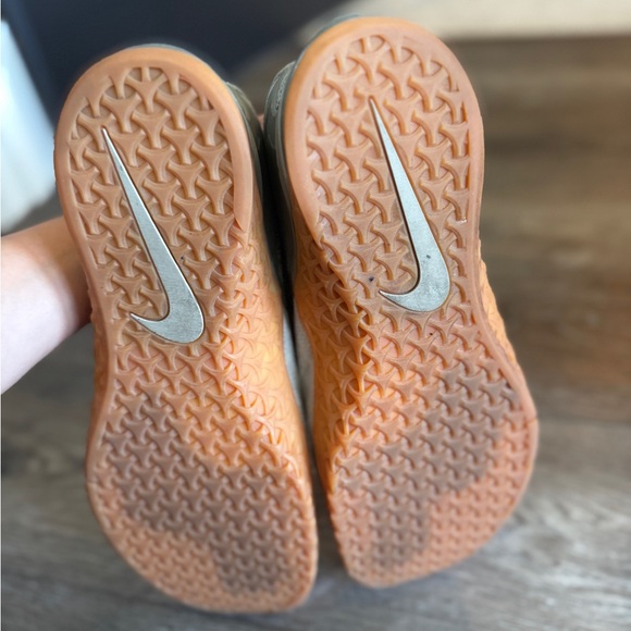 NIKE METCON 3 Training Shoes - DARK STUCCO/METALLIC SILVER-PALE GREY Size 12 - Picture 2 of 5